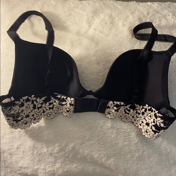 Wacoal Embrace Lace Push Up Bra - Picture 3 of 4